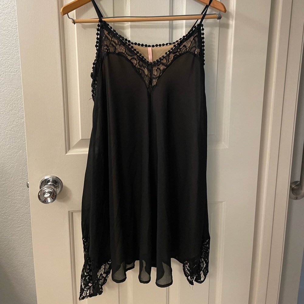 Pre-loved LuLu’s Black strappy swing dress. Size M